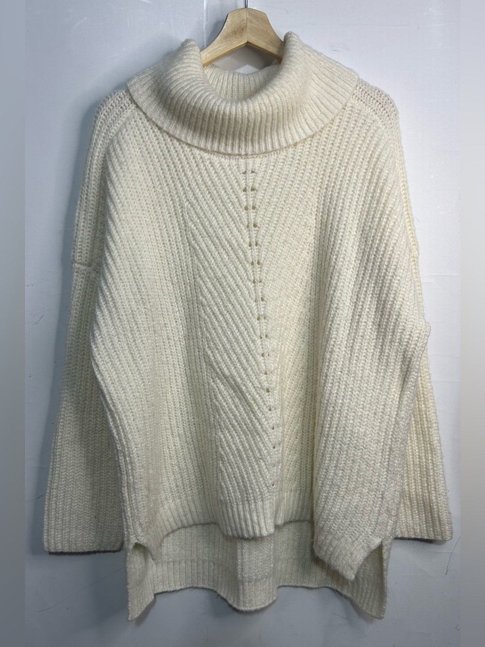 Time and Tru Cream Chunky Knit High-Low Sweater XL (16-18)